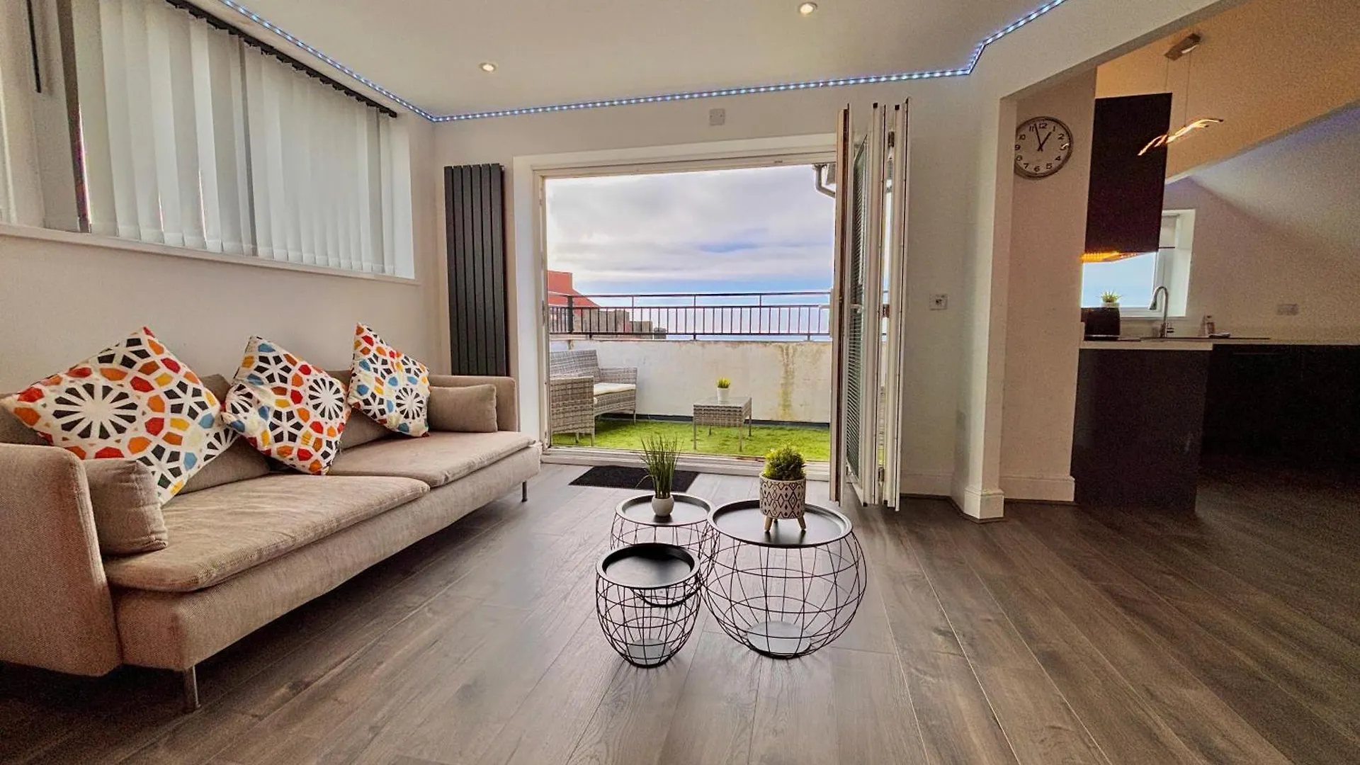 Franks Apt 4 - Roof Terrace - Sleeps 6 Blackpool