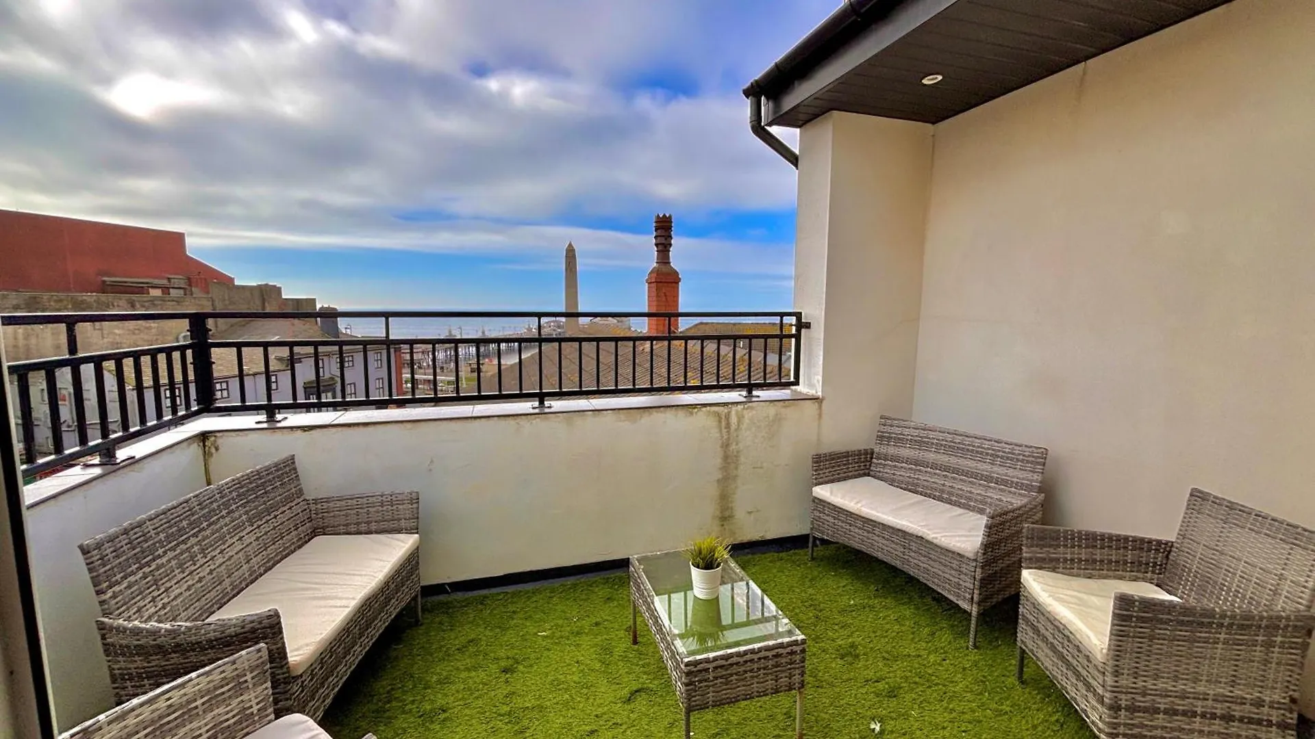 Apartment Franks Apt 4 - Roof Terrace - Sleeps 6 Blackpool