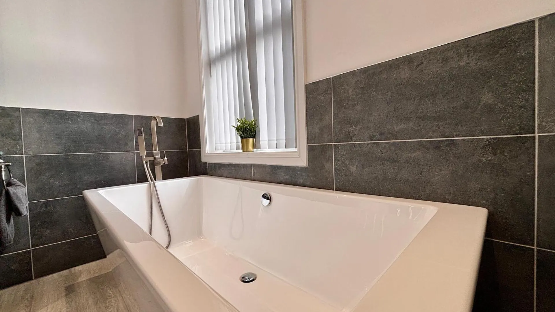 Franks Apt 4 - Roof Terrace - Sleeps 6 Blackpool