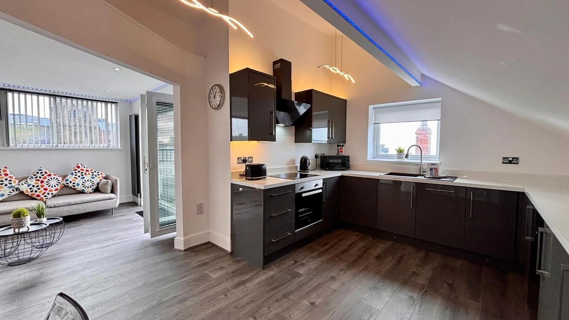 Franks Apt 4 - Roof Terrace - Sleeps 6 Blackpool Apartment