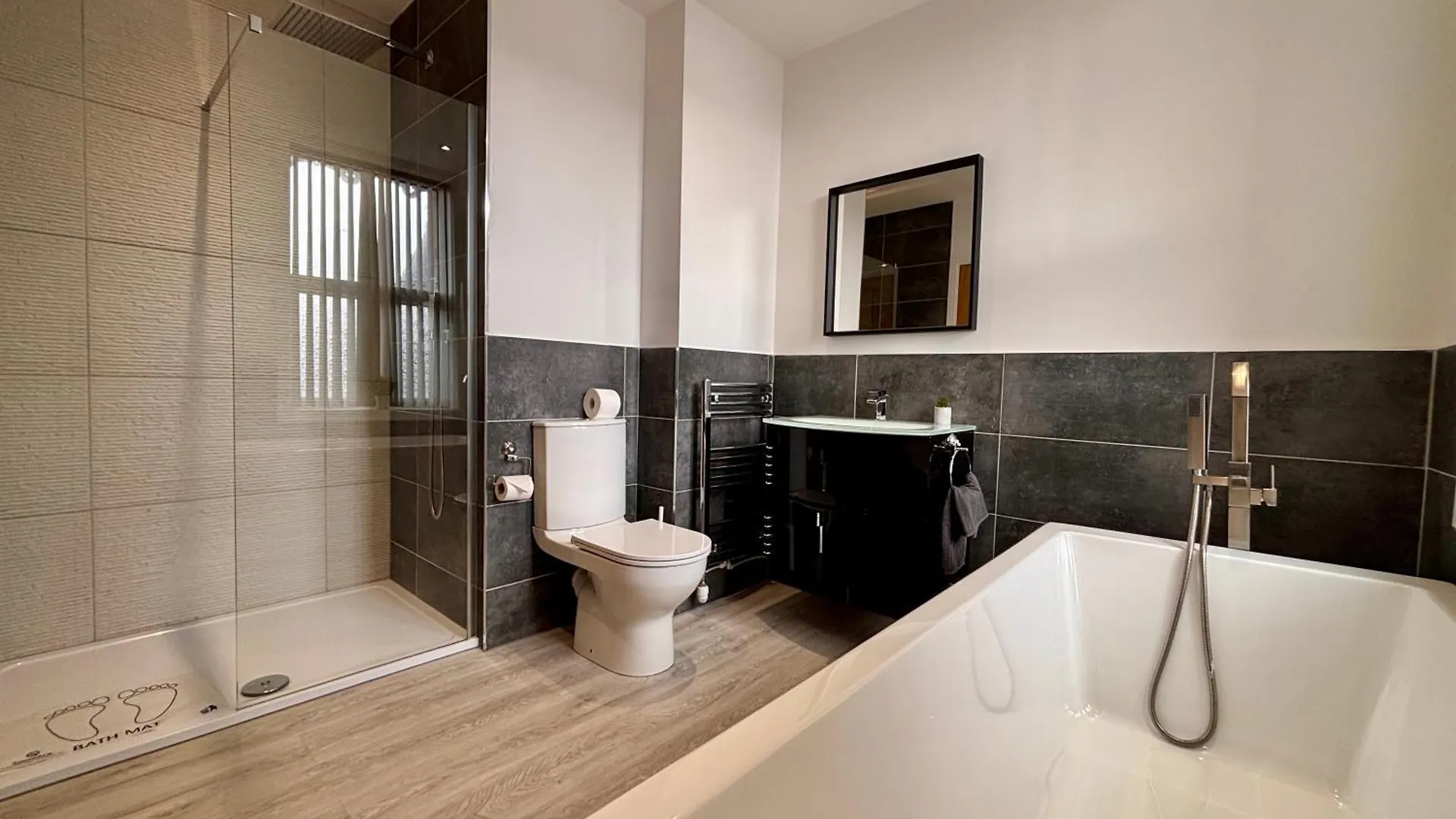 Apartment Franks Apt 4 - Roof Terrace - Sleeps 6 Blackpool